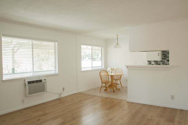 Foto del edificio - 460 Vista Ave