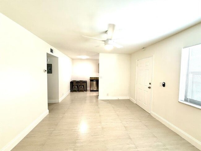Foto del edificio - 607 NE 29th Dr