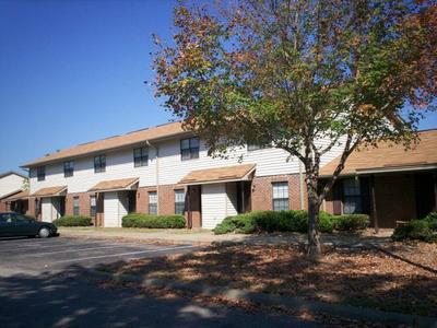 Foto principal - West Pines Apartments