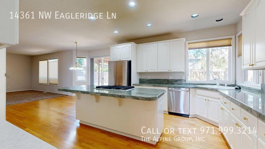Foto principal - 14361 NW Eagleridge Ln
