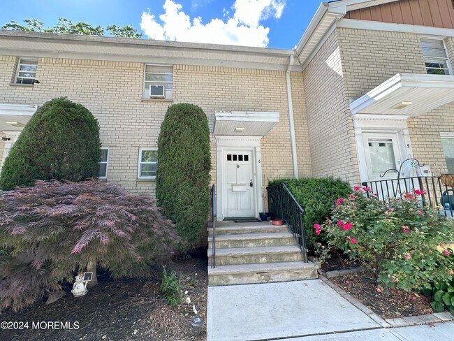 Foto del edificio - 400 Cranbury Rd