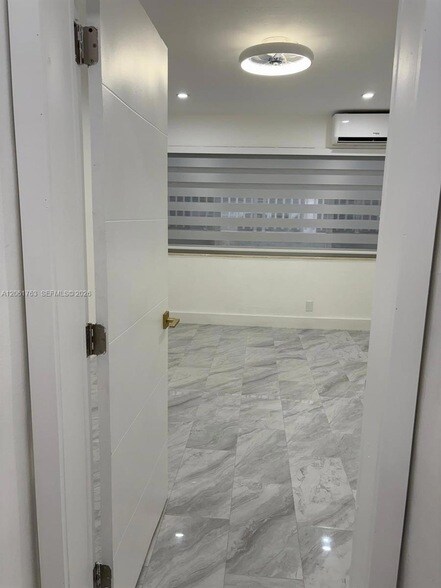 Foto del edificio - 6896 Abbott Ave