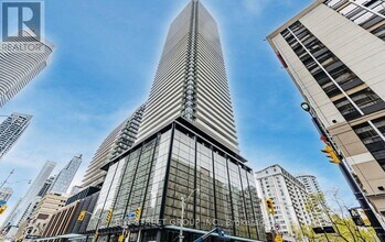 Building Photo - 501 Yonge St