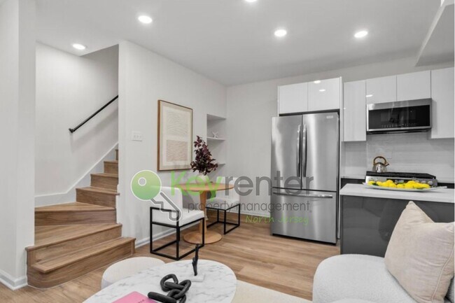Foto del edificio - Rare Renovated 3BR/2BA Townhouse with Private Yard & NYC Views