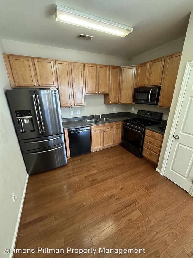 Building Photo - 3 br, 2.5 bath House - 2211 Raven Road Uni...