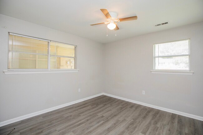 Foto del edificio - 1309 S Washington Ave