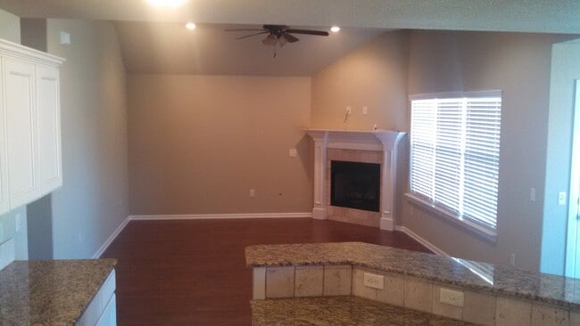 Building Photo - 451 Ravenna Dr