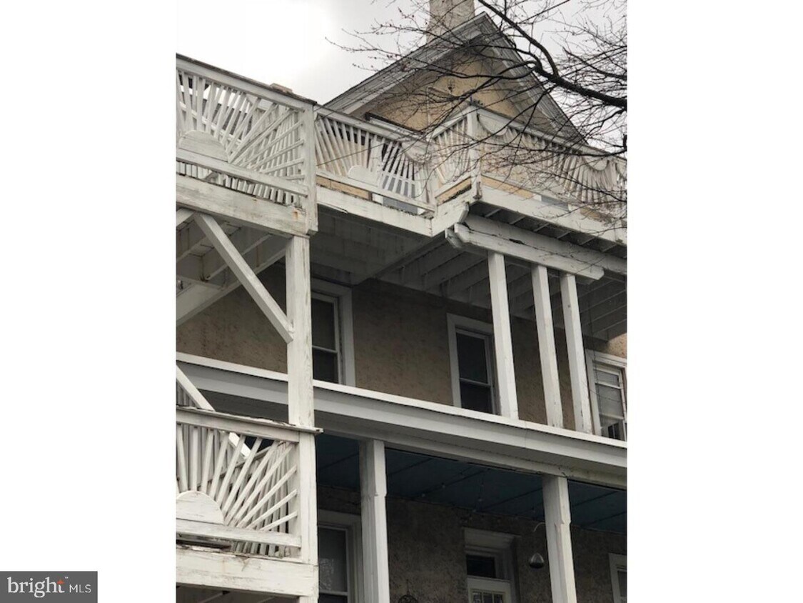 Primary Photo - 500 W Walnut St