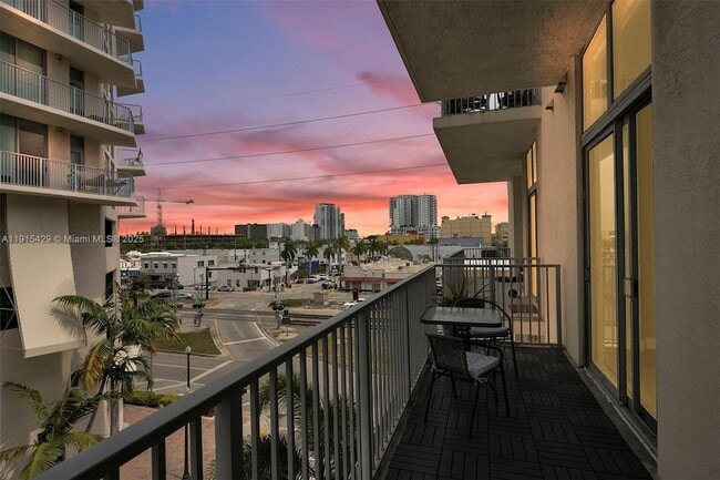 Photo - 2100 Van Buren St Apartment