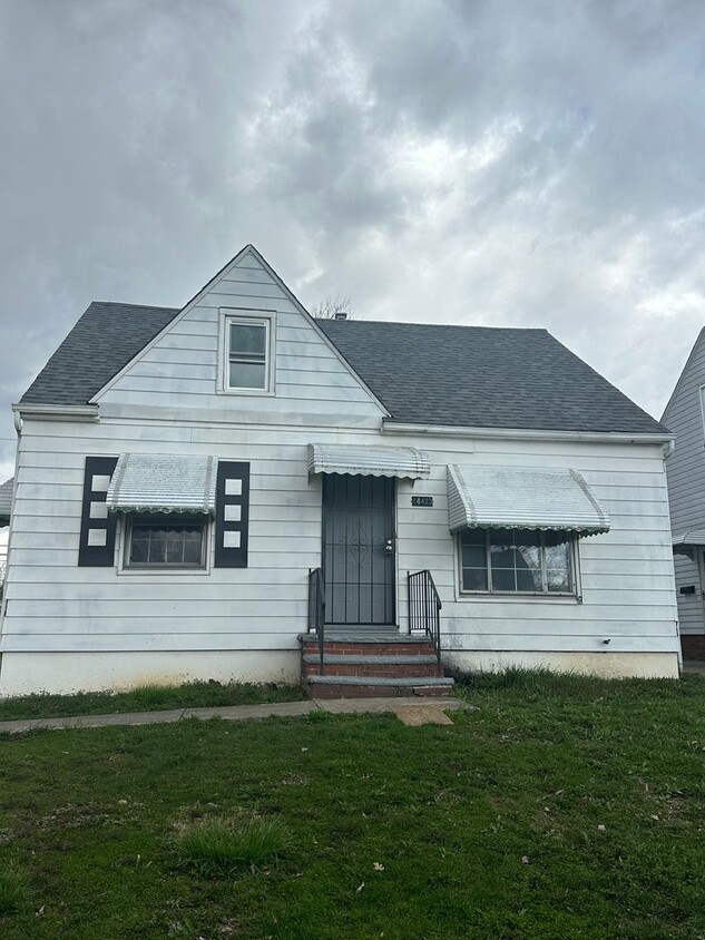 Primary Photo - Maple Heights Single Home