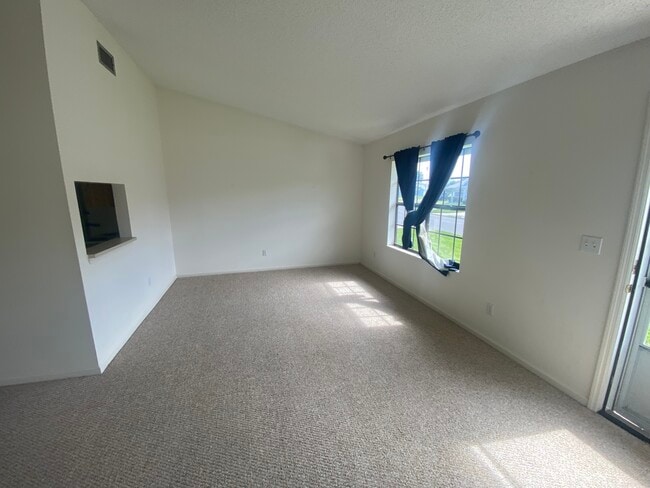 Building Photo - 5 Bogey Cir