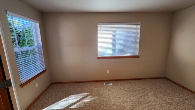 Building Photo - 329 Yakima Pl SE