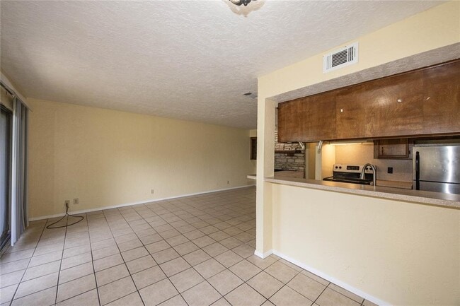 Building Photo - 15 Cypress Fairway Village