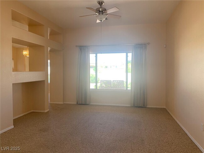 Foto del edificio - 10536 Cogswell Ave