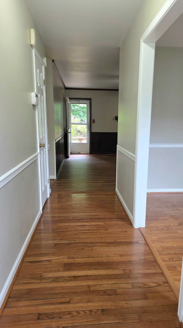 Building Photo - Cute Ranch in Yorktown Ready For New Tenants!