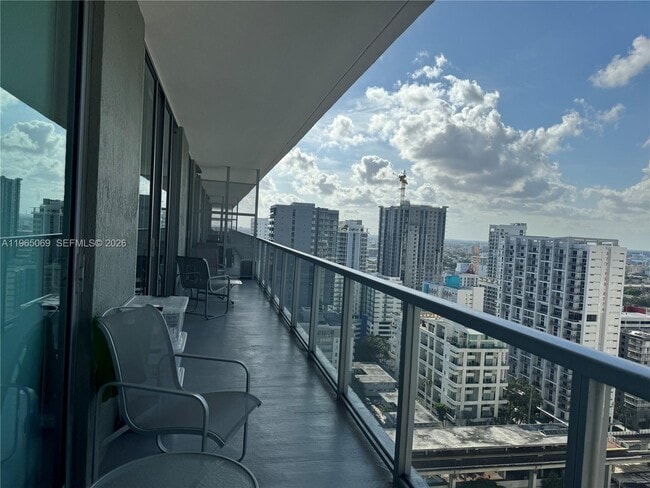 Foto del edificio - 1111 SW 1st Ave