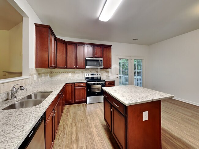Building Photo - 1625 Essexwood Dr