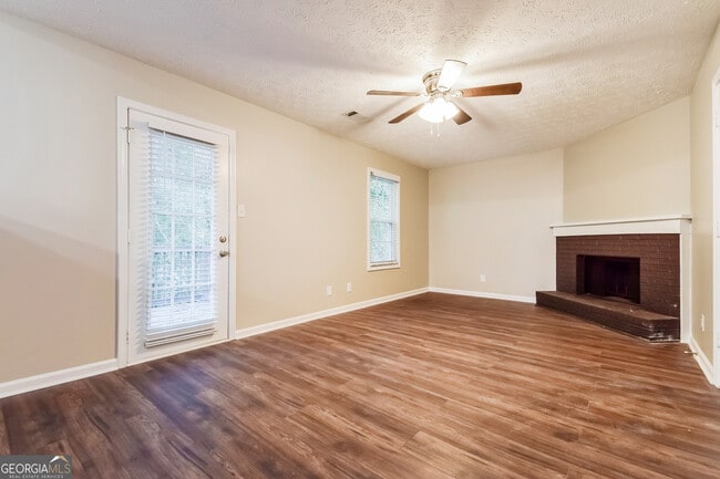 Building Photo - 7477 Woods Ct