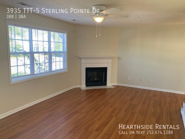 Building Photo - 3 Bed / 2.5 Bath Townhouse in Sterling Pointe
