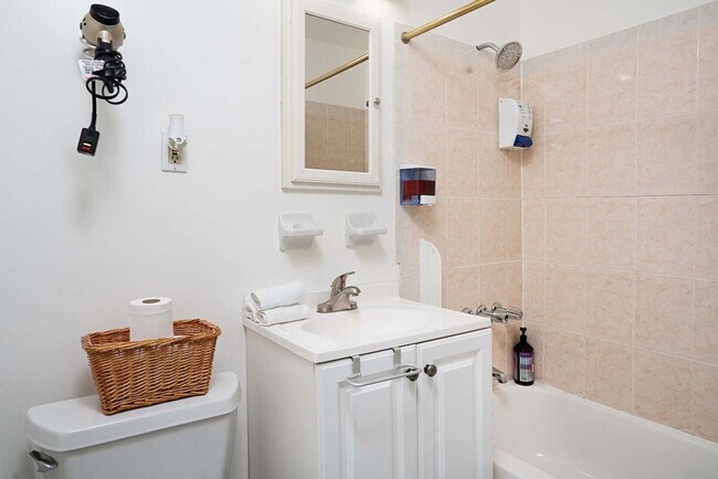 Foto del edificio - 328 E 74th St