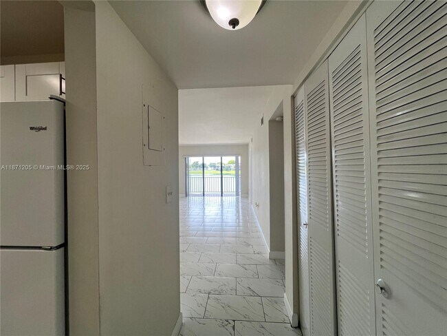Foto del edificio - 480 W Park Dr
