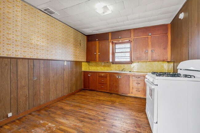 Foto del edificio - 3 bed 1 bath now available in Arnet Benson