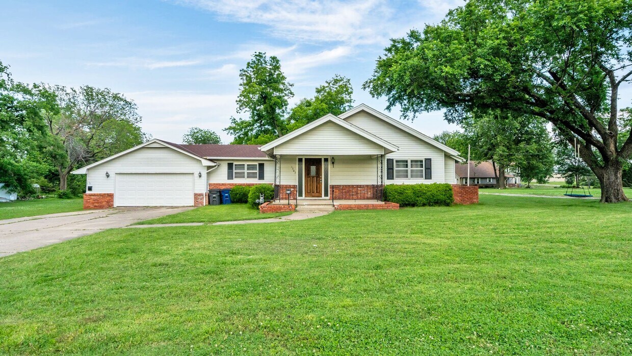 Foto principal - 1307 S 77th E Ave