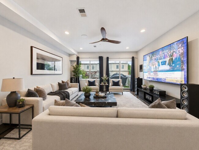 Building Photo - Philly Magazine-Featured Luxury 3 Bed Condo with Huge Roof Deck & Skyline Views