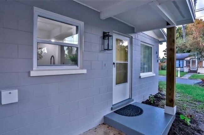 Building Photo - 610 Carroll Ave