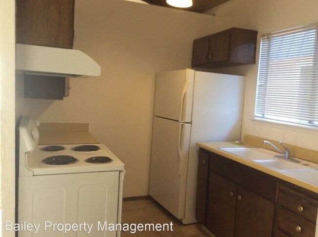 Building Photo - 3 br, 1 bath House - 408 Palm St