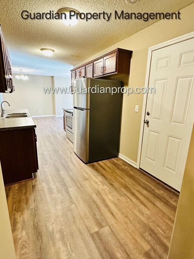 Building Photo - North Brooklyn Park Town Home, Dedicated Office, 2 Car Garage, Washer/Dryer, Front Patio