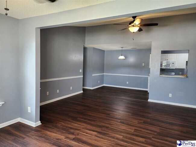 Foto del edificio - 527 3rd Loop Rd