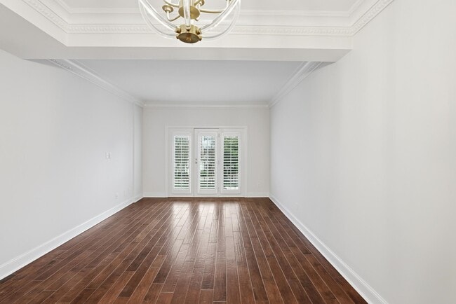 Building Photo - 5400 Park Ave