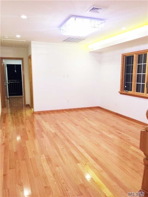 Foto del edificio - 150-43-150-18 18th Ave