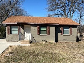 Building Photo - 1321 Woodcrest Dr