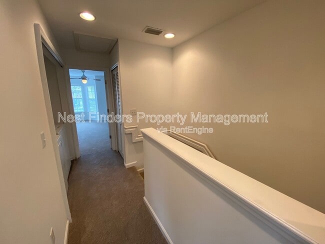 Building Photo - 1524 Fieldview Dr