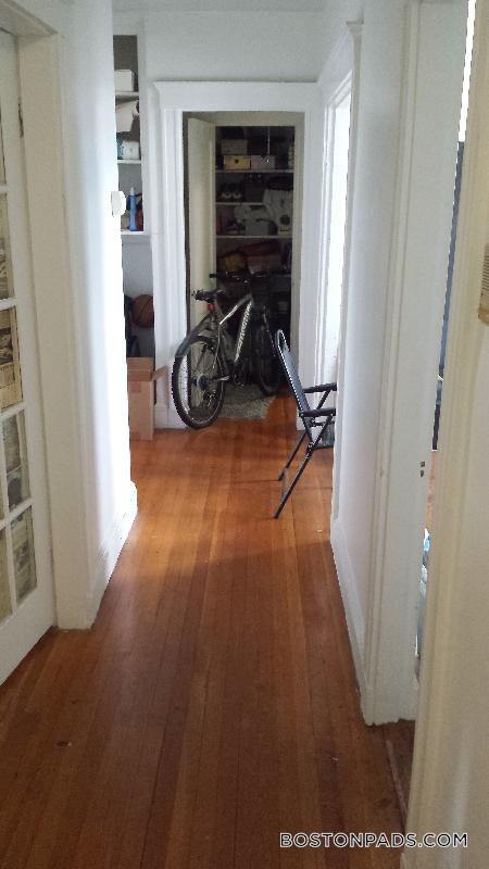 Building Photo - 121 Park Dr