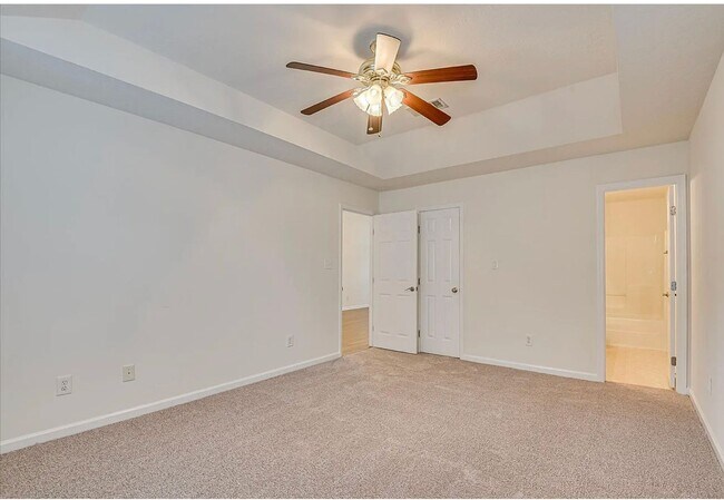 Building Photo - Updated 2 BR, 2 BA Townhome