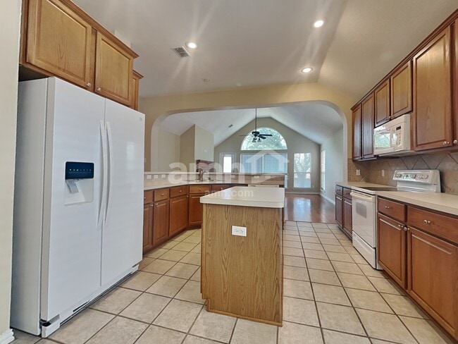 Building Photo - 6215 Crestmont Ln