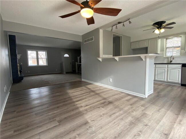 Building Photo - 10211 W 96th Terrace