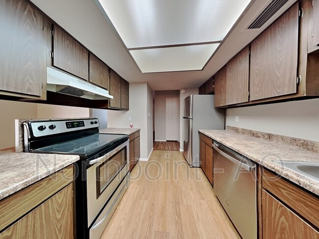 Building Photo - 6939 W Haven Ave