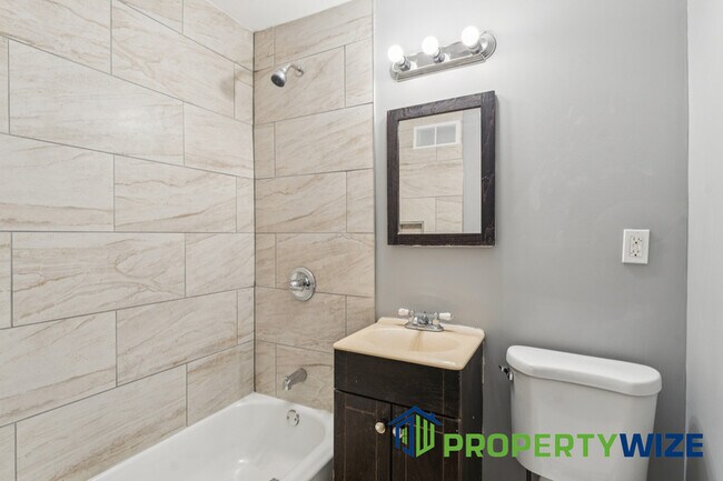 Foto del edificio - 1664 E Cold Spring Ln