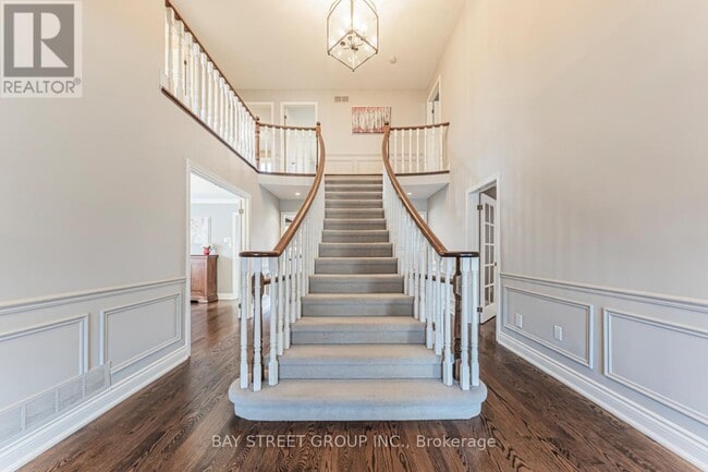 Building Photo - 2191 Dunvegan Ave