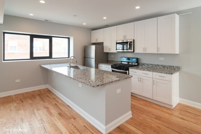 Foto del edificio - 7701 W Belmont Ave