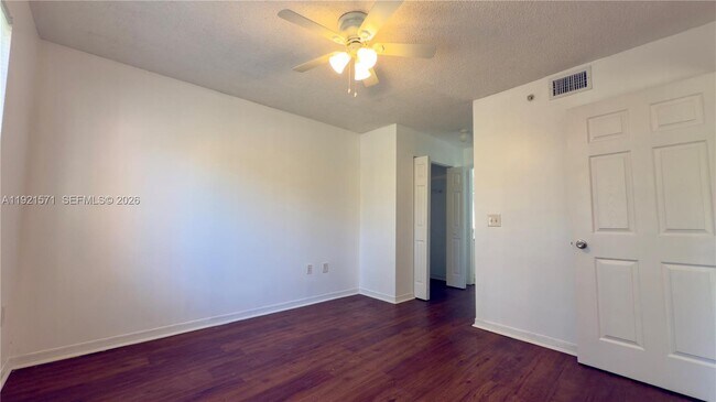 Foto del edificio - 4177 N Haverhill Rd