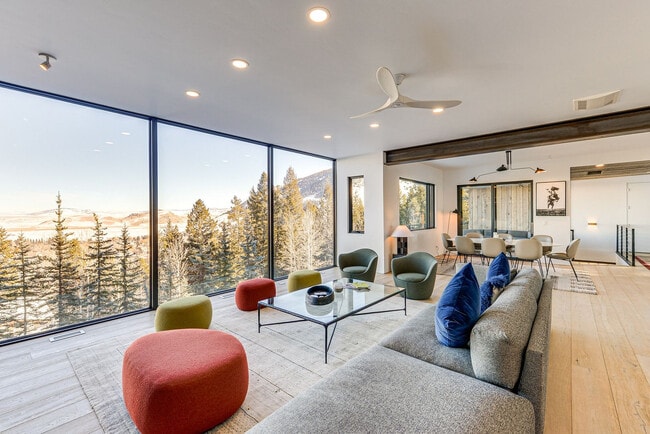 Building Photo - 875 Snow King Dr