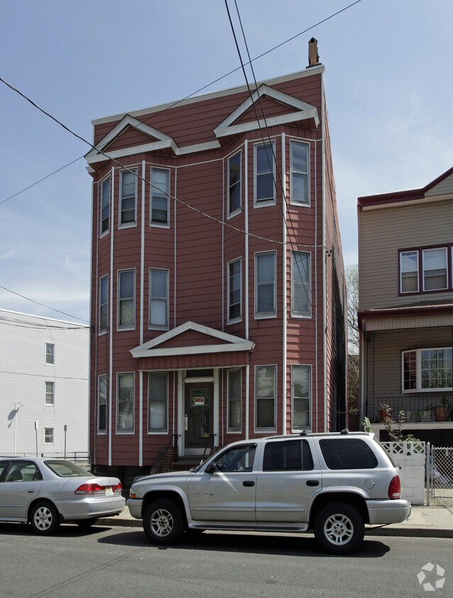 Building Photo - 54 Montrose Ave