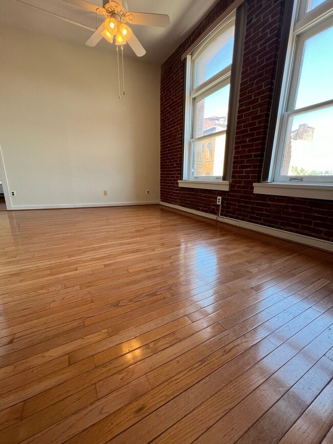 Building Photo - 1010 Race St