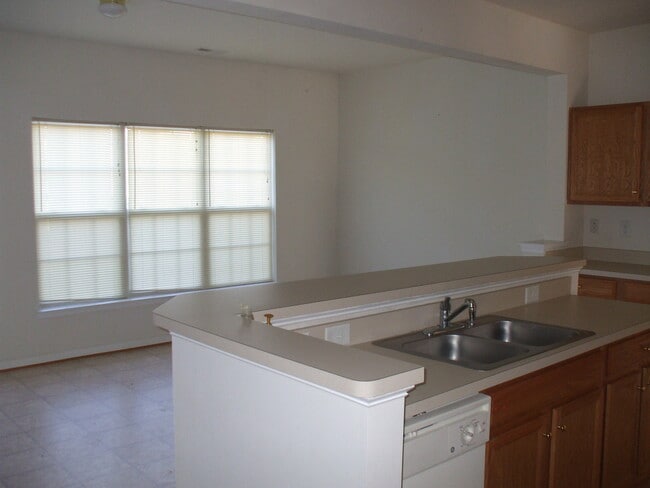 Building Photo - Great Townhome in Glen Allen