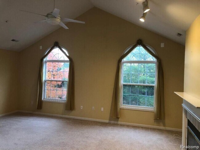 Foto del edificio - 28349 Carlton Way Dr